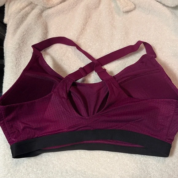 Victoria's Secret Lightweight Sports Bra - Picture 3 of 3